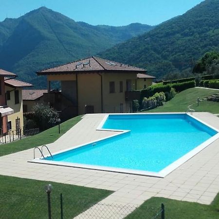 Luxurious Attic-Swimming Pool Villa Riva di Solto Buitenkant foto