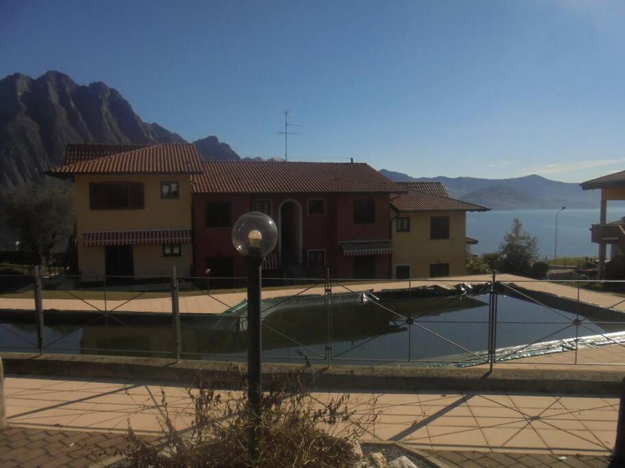 Luxurious Attic-Swimming Pool Villa Riva di Solto Buitenkant foto