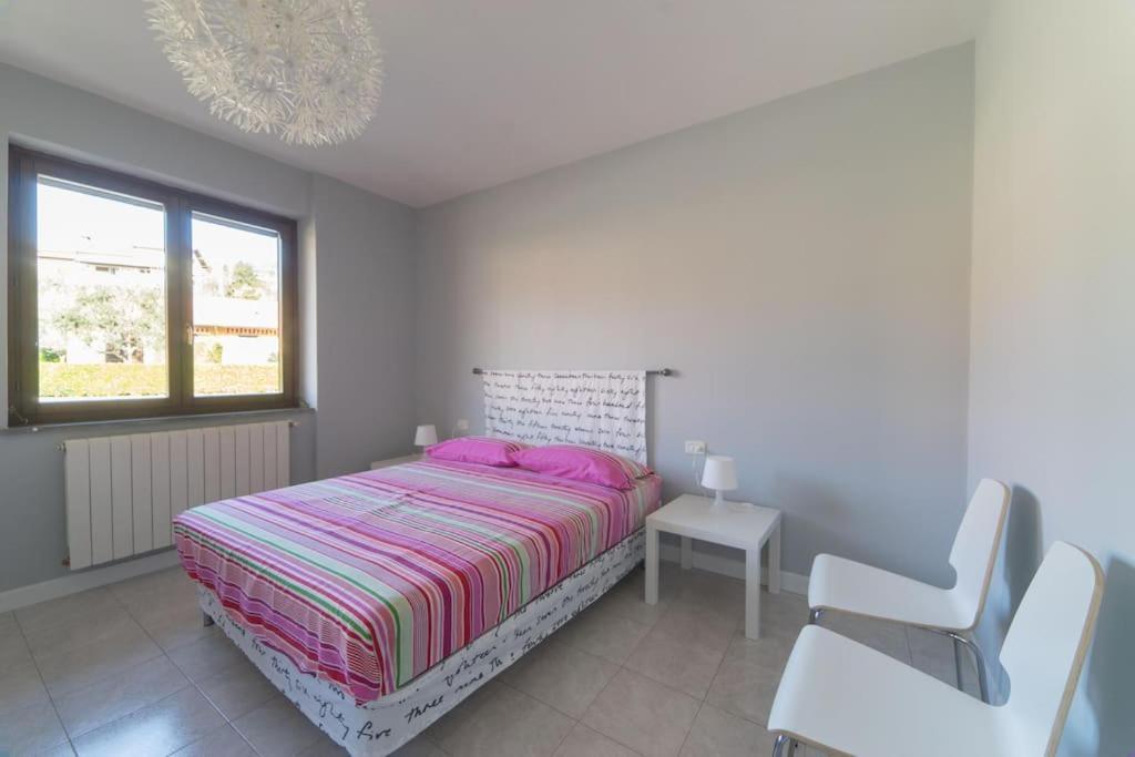Luxurious Attic-Swimming Pool Villa Riva di Solto Buitenkant foto
