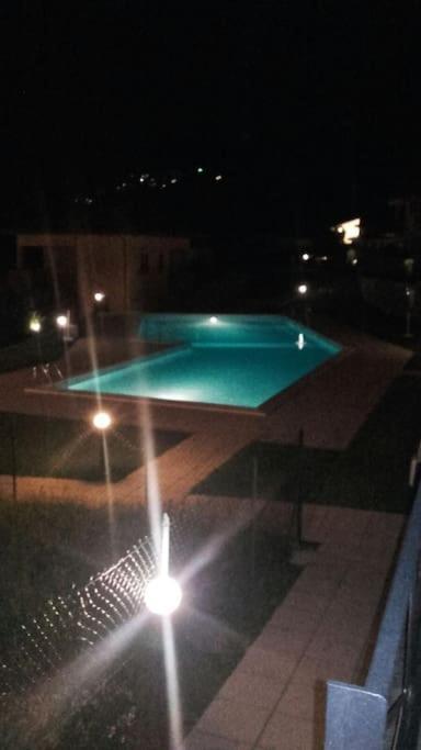 Luxurious Attic-Swimming Pool Villa Riva di Solto Buitenkant foto