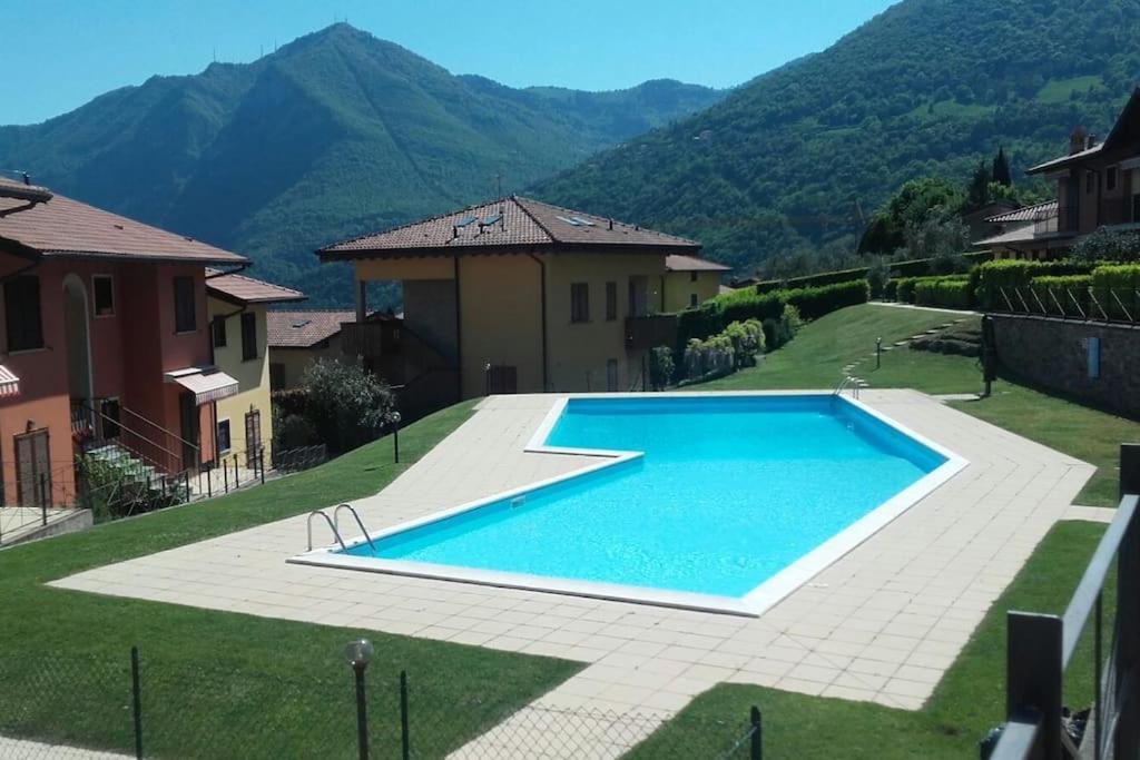 Luxurious Attic-Swimming Pool Villa Riva di Solto Buitenkant foto