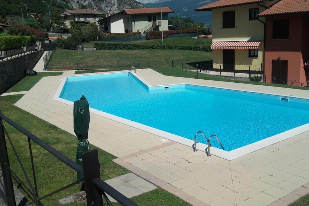 Luxurious Attic-Swimming Pool Villa Riva di Solto Buitenkant foto