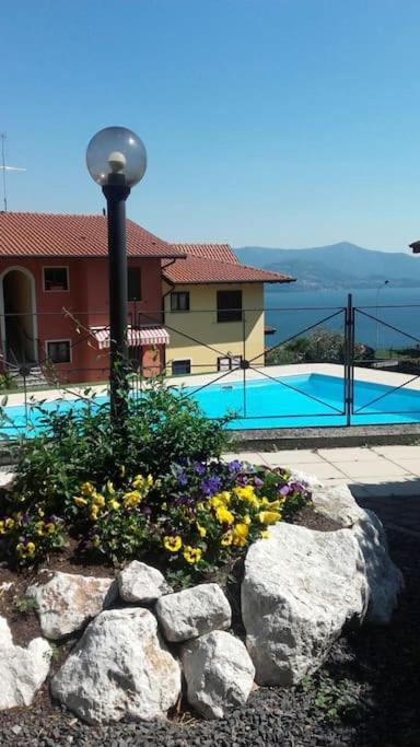 Luxurious Attic-Swimming Pool Villa Riva di Solto Buitenkant foto
